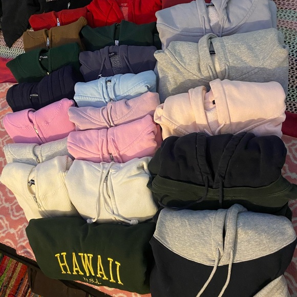 BIG BRANDY MELVILLE SWEATER WEATHER MYSTERY BOX 📦 - Picture 4 of 9